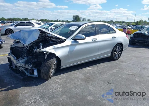 2015 Mercedes-Benz C 300 Luxury/Sport из США, поврежденный, VIN 55SWF4JB7FU085654